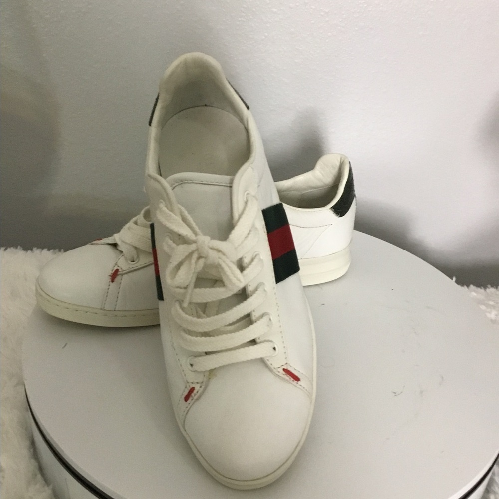 Gucci White Leather Sneakers with Red & Green Stripe - Picture 10 of 10